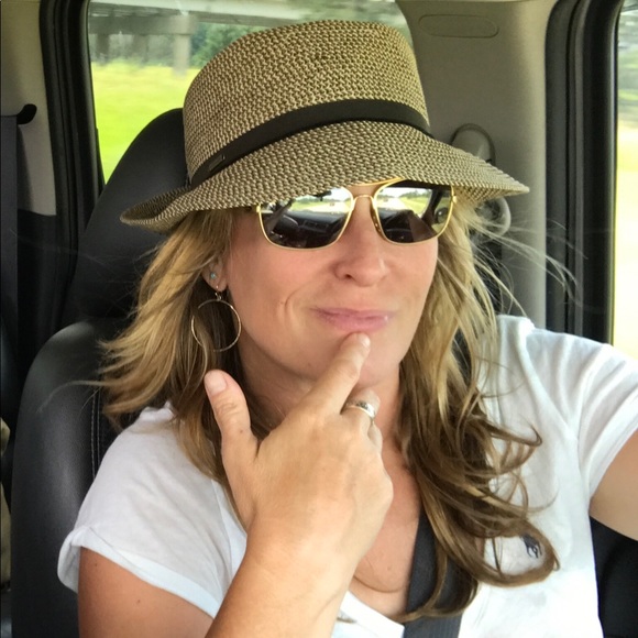 Meet your Posher, Allison - Picture 1 of 1